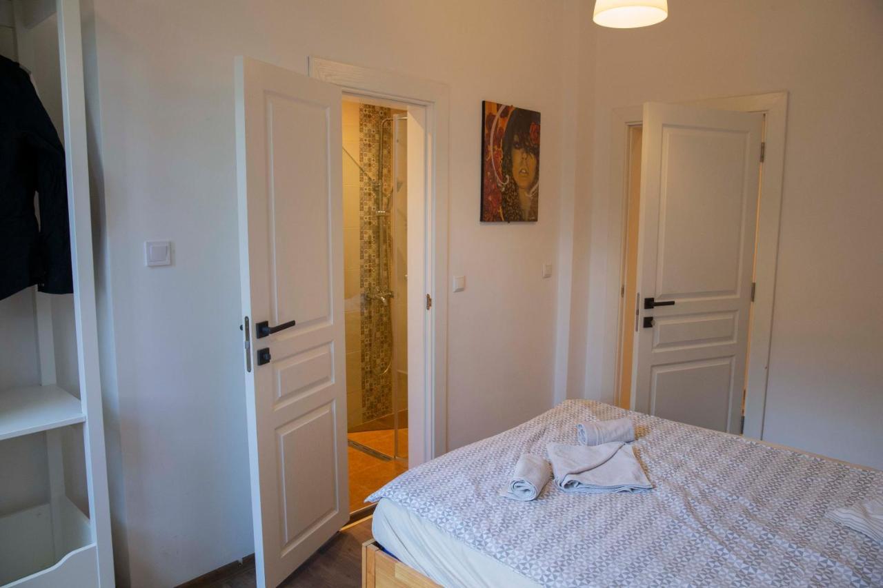Central Sofia 3-Bedroom Apartment - Urban Art Gallery - Free Parking! Dış mekan fotoğraf