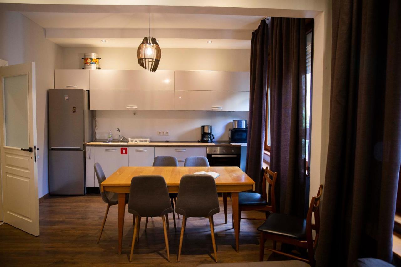 Central Sofia 3-Bedroom Apartment - Urban Art Gallery - Free Parking! Dış mekan fotoğraf