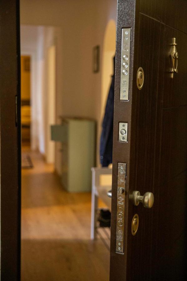 Central Sofia 3-Bedroom Apartment - Urban Art Gallery - Free Parking! Dış mekan fotoğraf